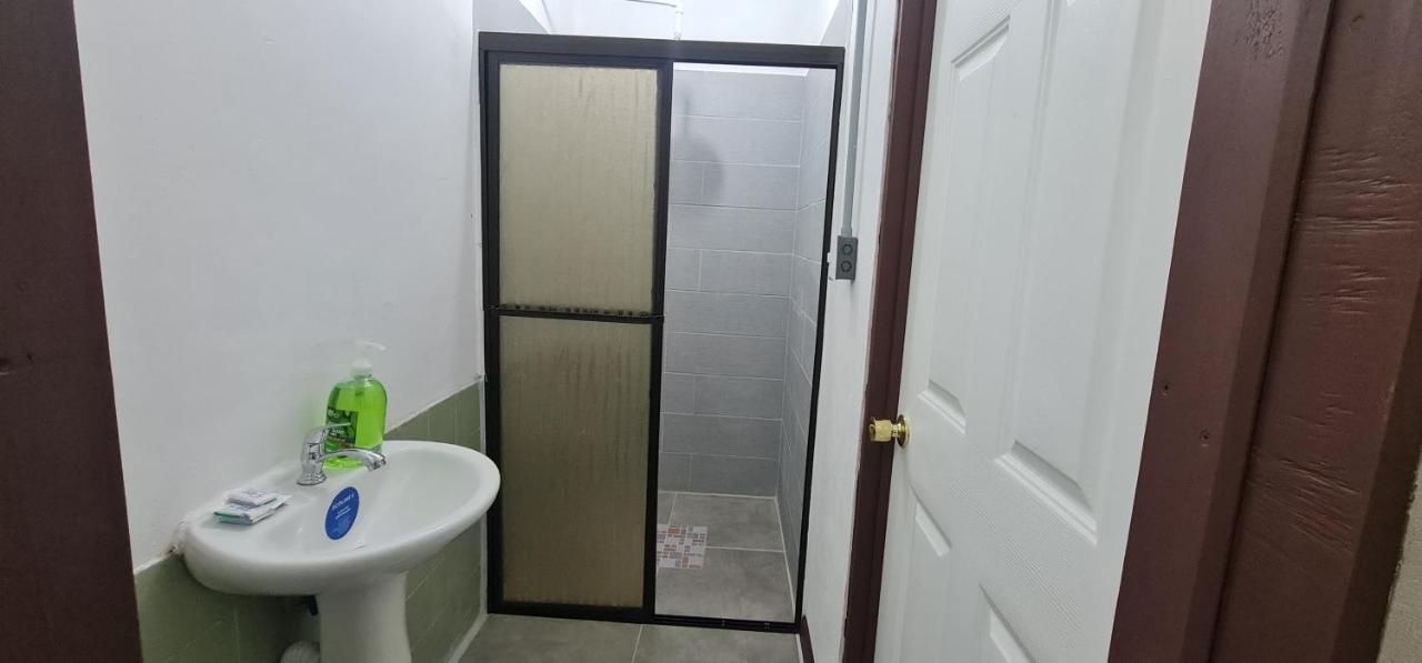 Sleep&Go! Cabina Con 5 Camas Individuales - Siquirres Centro Siqurres Da Alegria Dış mekan fotoğraf